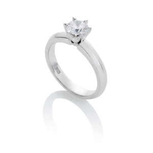 18ct White gold round brilliant cut solitaire diamond engagement ring