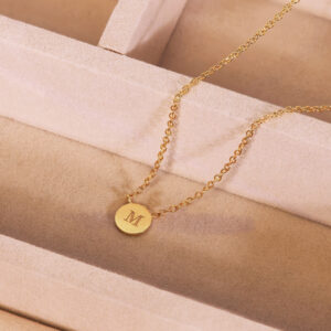 18ct yellow gold necklace with small round plate