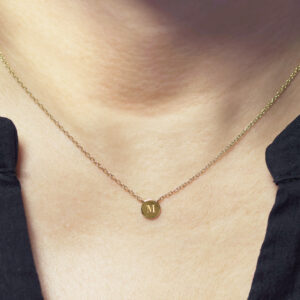 18ct yellow gold necklace with small round plate