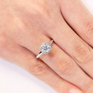 Platinum 0.70ct G SI2 round brilliant cut GIA diamond ring