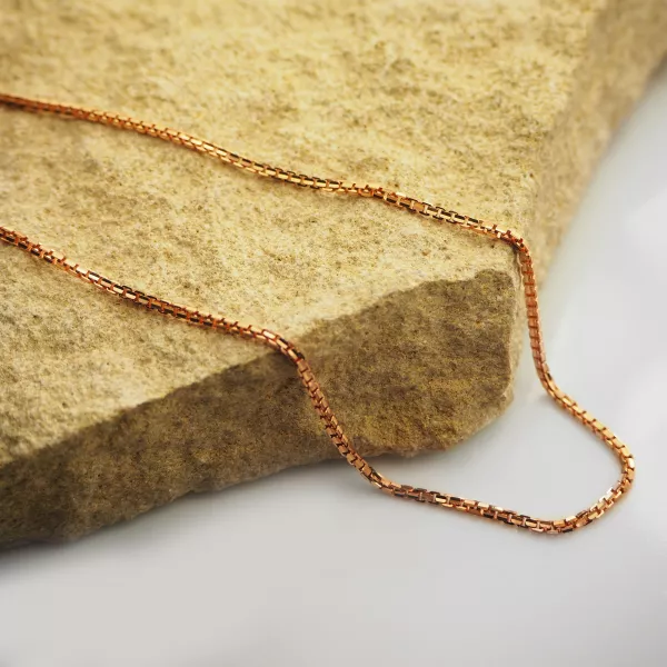 18ct rose gold 45cm chain.