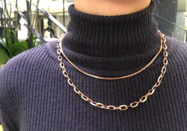 18ct rose gold 45cm chain.