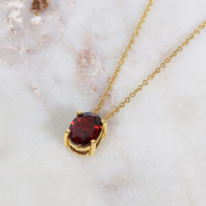 18ct yellow gold oval shape garnet claw necklace