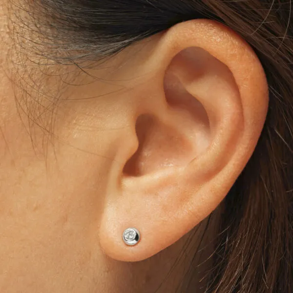 18ct white gold diamond bezel set stud earrings