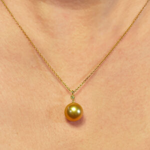 18ct yellow gold South Sea pearl and diamond necklace