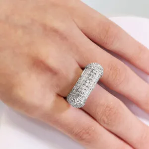 18ct white gold round and princess cut diamond ring