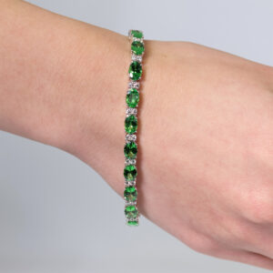 18ct white gold oval tsavorite garnets and round diamond bracelet