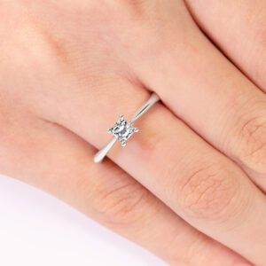 18ct white gold 0.35ct G VVS radiant diamond solitaire ring