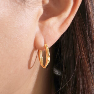 18ct yellow gold large ‘O’ hoop earrings from the Iconica Collection