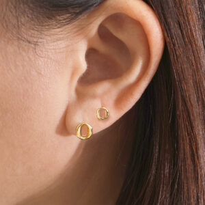 18ct yellow gold small 'O' stud earrings