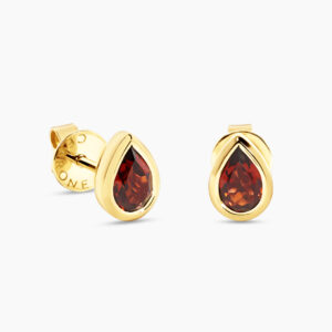 18ct yellow gold pear shaped garnet stud earrings