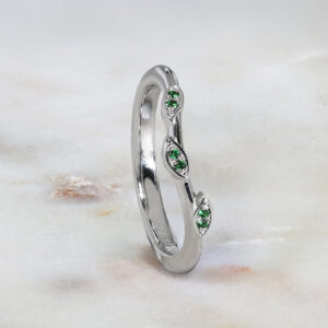 Platinum tsavorite garnet ring