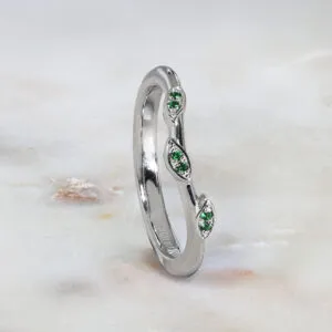 Platinum tsavorite garnet ring