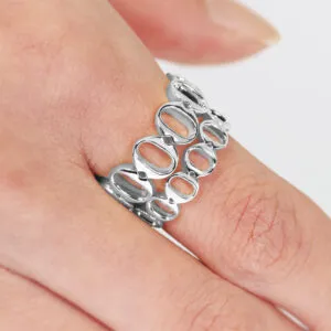 18ct white gold ‘O’ ring from the Iconica Collection